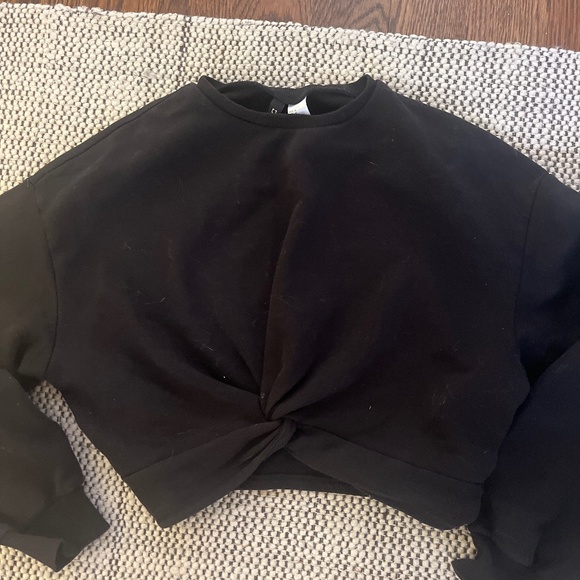 Front knot crop sweater - Picture 2 of 2